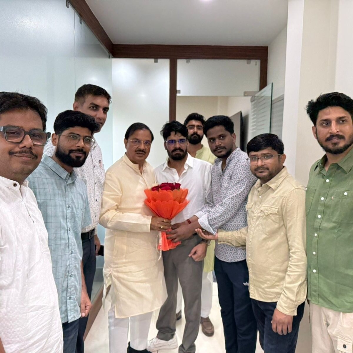 कोलकाता में भाजपा कार्यकर्ताओं से भेंट कोलकाता में भाजपा कार्यकर्ताओं से भेंट