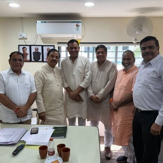 मारवाड़ी समाज के गणमान्यजनों से भेंट मारवाड़ी समाज के गणमान्यजनों से भेंट