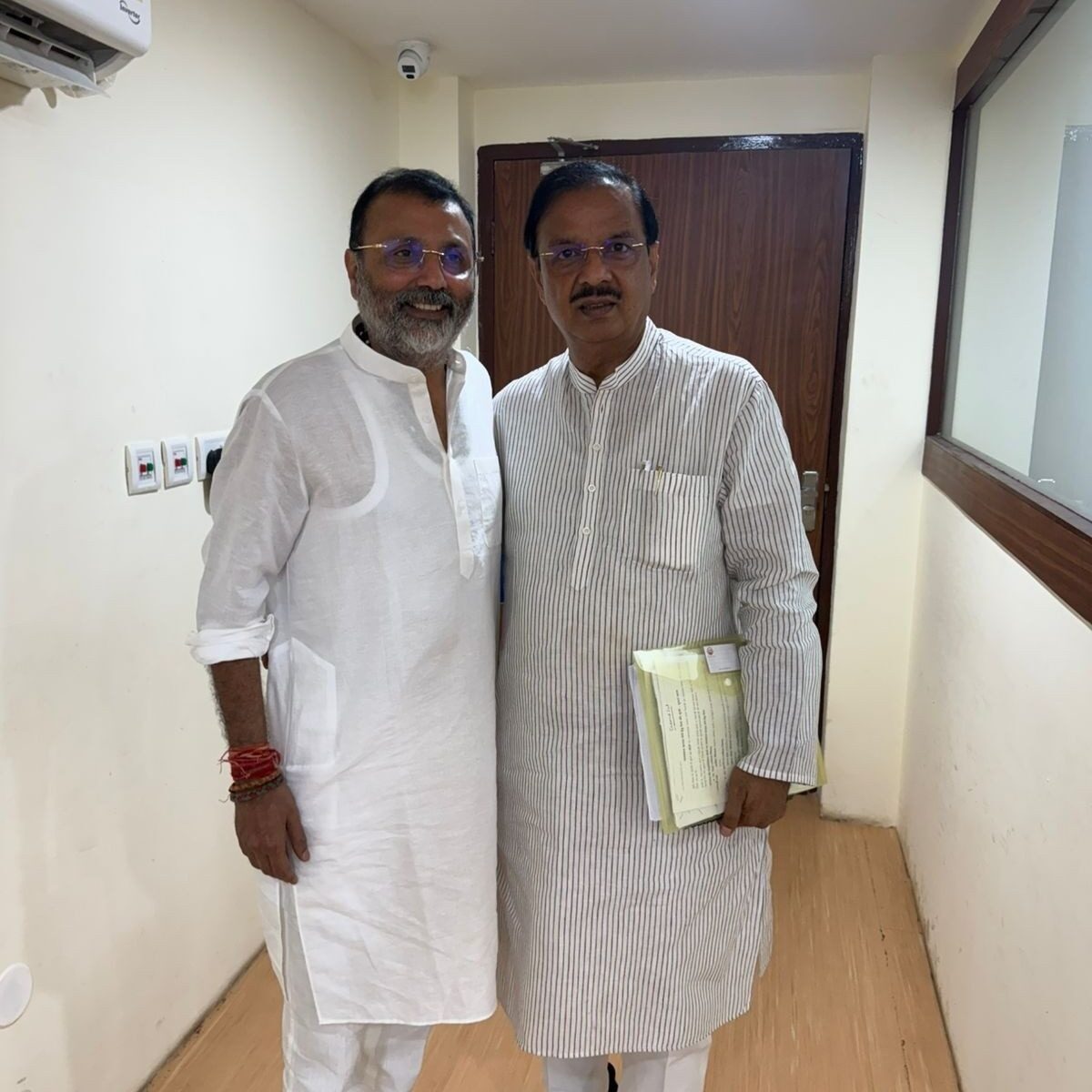 डॉ. निशिकांत दुबे जी के साथ डॉ. निशिकांत दुबे जी के साथ