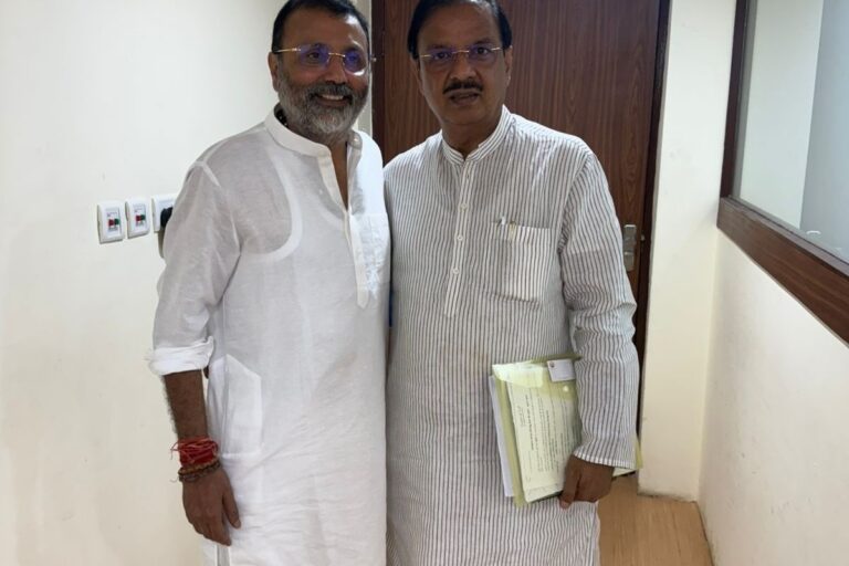 डॉ. निशिकांत दुबे जी के साथ डॉ. निशिकांत दुबे जी के साथ