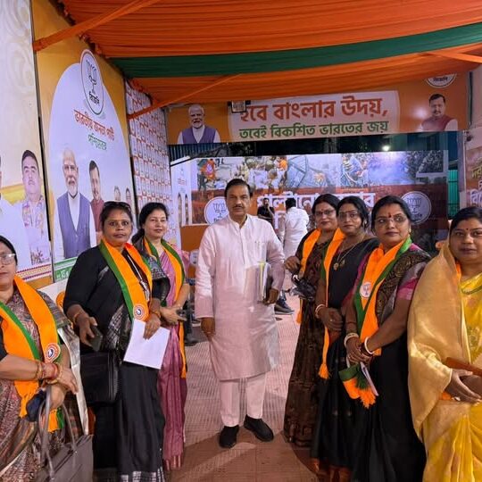 भाजपा महिला मोर्चा पदाधिकारियों से भेंट