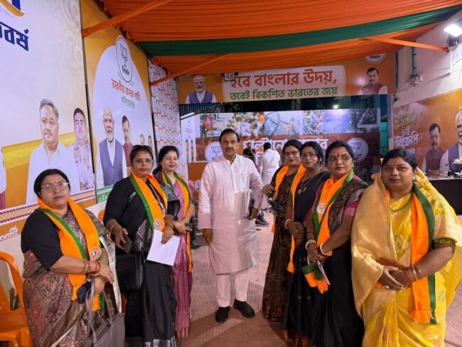 भाजपा महिला मोर्चा पदाधिकारियों से भेंट