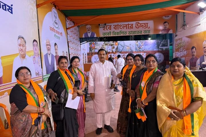 भाजपा महिला मोर्चा पदाधिकारियों से भेंट भाजपा महिला मोर्चा पदाधिकारियों से भेंट