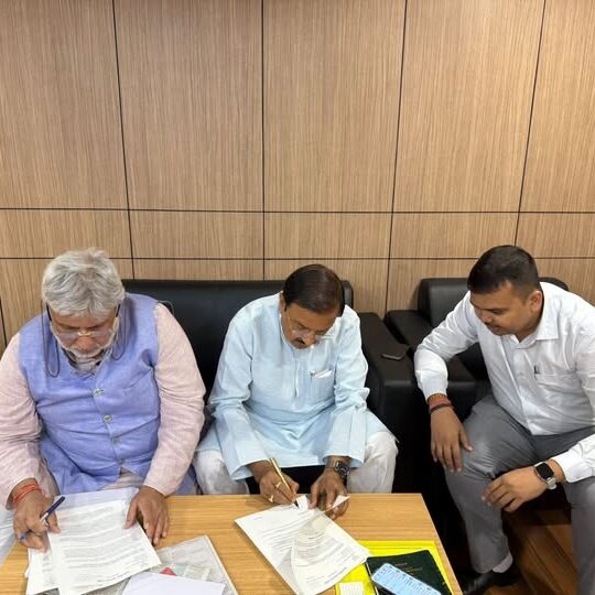 मुख्य निर्वाचन आयुक्त कार्यालय में चुनावी चर्चा मुख्य निर्वाचन आयुक्त कार्यालय में चुनावी चर्चा