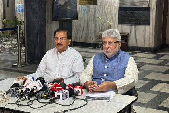 निर्वाचन आयोग कार्यालय में मीडिया से संवाद