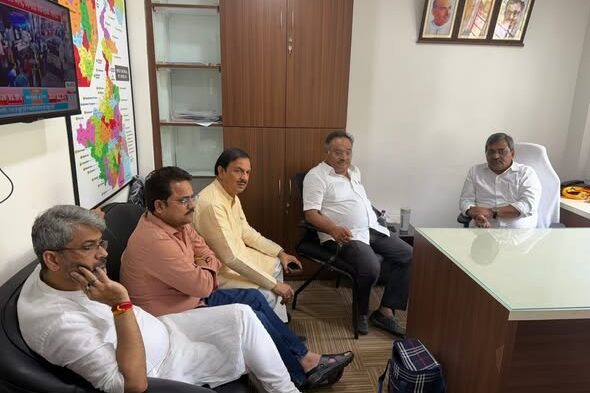 सामिक भट्टाचार्य के साथ बैठक