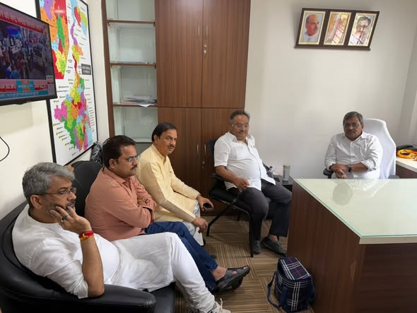 सामिक भट्टाचार्य के साथ बैठक