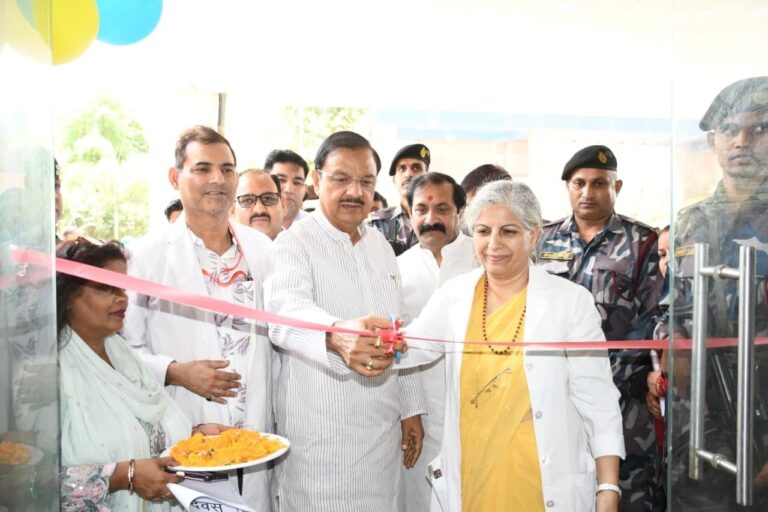 श्रमिक दिवस पर स्वास्थ्यकर्मियों से भेंट