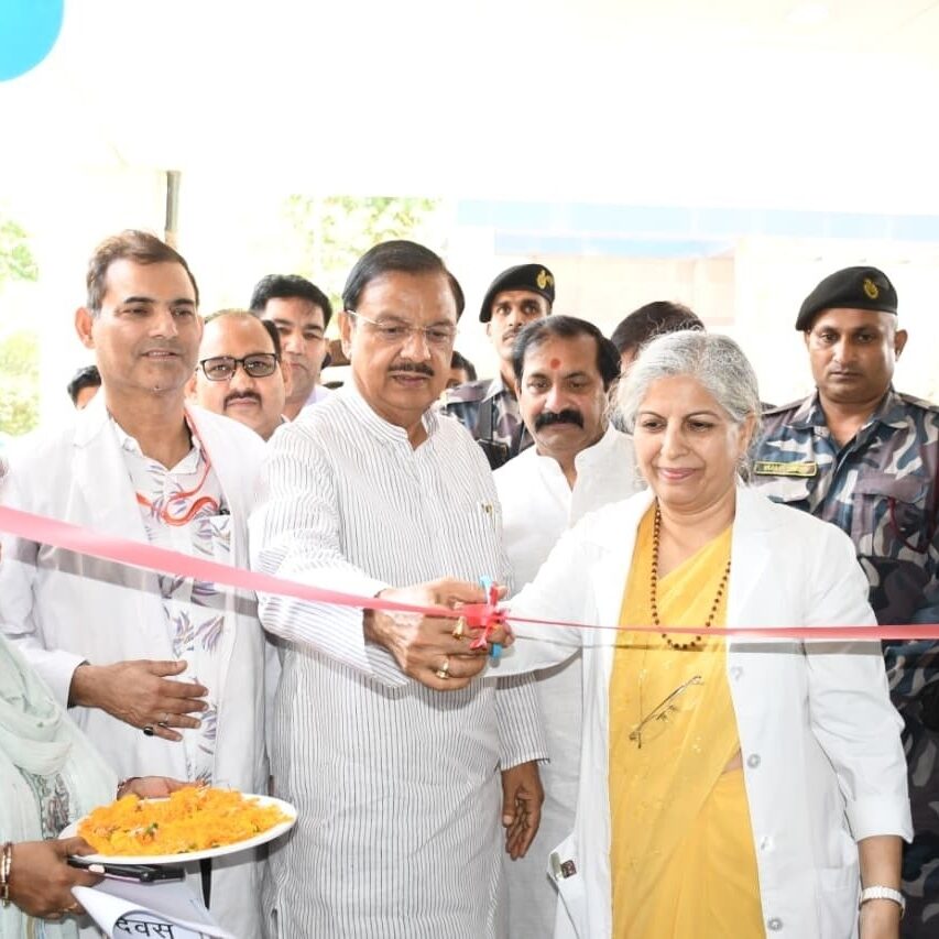श्रमिक दिवस पर स्वास्थ्यकर्मियों से भेंट