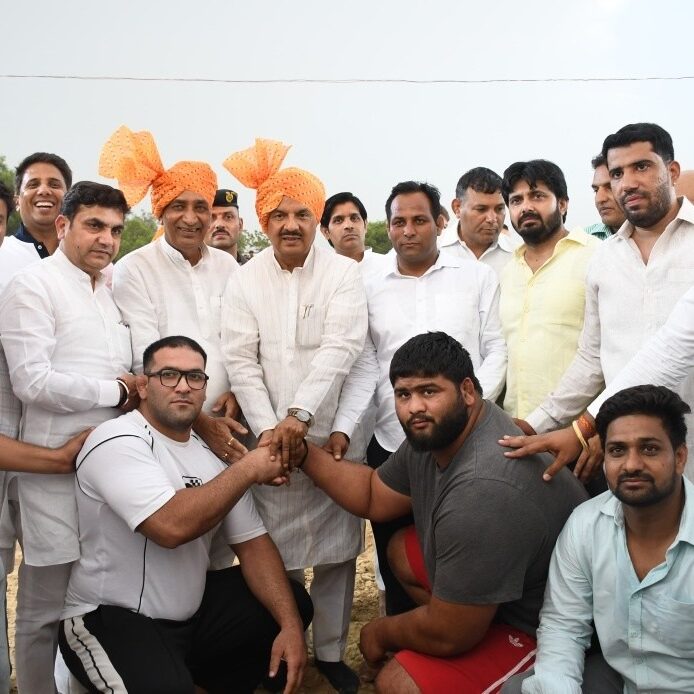 गिरधरपुर में अंतर्राष्ट्रीय कुश्ती दंगल कार्यक्रम