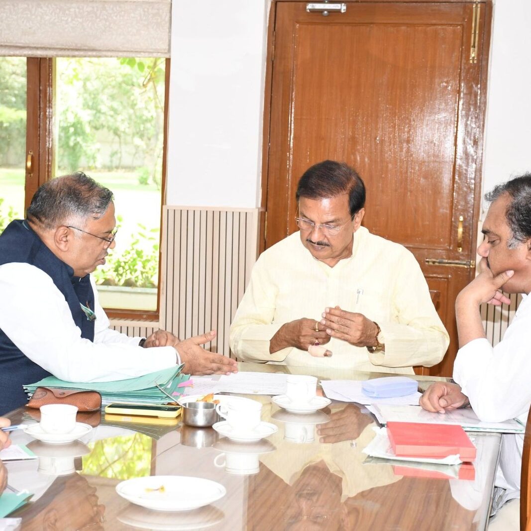 लोकसभा हाउसिंग कमेटी की बैठक नई दिल्ली