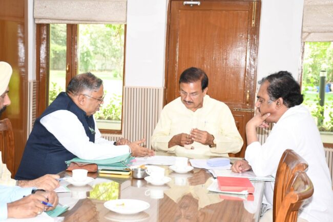 लोकसभा हाउसिंग कमेटी की बैठक नई दिल्ली