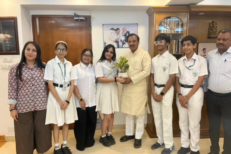 डीपीएस नोएडा के मेधावी विद्यार्थियों का सम्मान समारोह