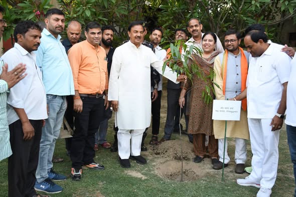 इंदिरा गांधी कला केंद्र नोएडा में विकसित भारत संकल्प सम्मेलन में सहभागिता इंदिरा गांधी कला केंद्र नोएडा में विकसित भारत संकल्प सम्मेलन में सहभागिता
