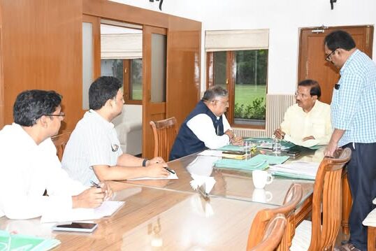 नई दिल्ली में लोकसभा हाउसिंग कमेटी की बैठक में सहभागिता करते हुए