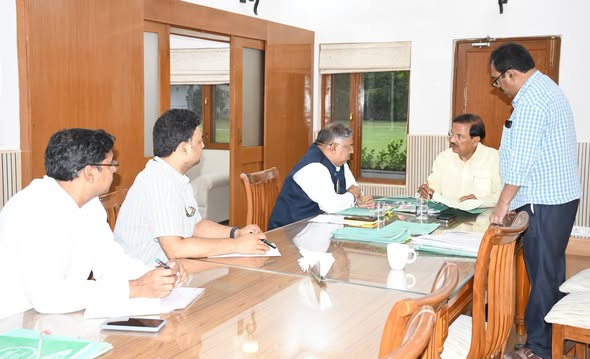 नई दिल्ली में लोकसभा हाउसिंग कमेटी की बैठक में सहभागिता करते हुए नई दिल्ली में लोकसभा हाउसिंग कमेटी की बैठक में सहभागिता करते हुए