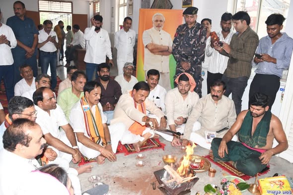गढ़ी चौखंडी जगन्नाथ मंदिर में हवन-पूजन एवं स्वच्छता अभियान करते हुए गढ़ी चौखंडी जगन्नाथ मंदिर में हवन-पूजन एवं स्वच्छता अभियान करते हुए