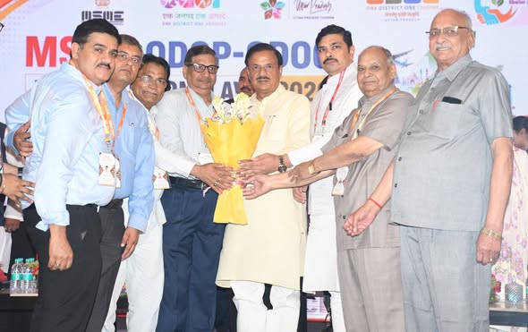 नोएडा सेक्टर 18 में MSME बिजनेस कॉन्क्लेव में सहभागिता करते हुए नोएडा सेक्टर 18 में MSME बिजनेस कॉन्क्लेव में सहभागिता करते हुए
