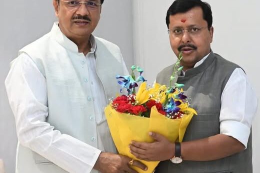 नई दिल्ली में भाजपा राष्ट्रीय अध्यक्ष से शिष्टाचार भेंट करते हुए