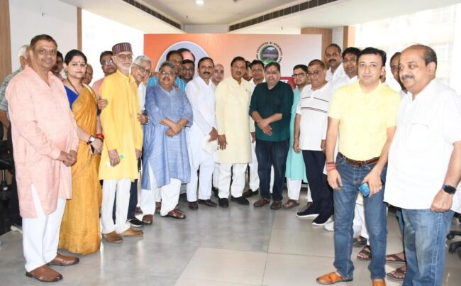 नोएडा सेक्टर-74 में नवीन पैदल पथ के लोकार्पण कार्यक्रम और क्षेत्रवासियों से संवाद का दृश्य नोएडा सेक्टर-74 में नवीन पैदल पथ के लोकार्पण कार्यक्रम और क्षेत्रवासियों से संवाद का दृश्य
