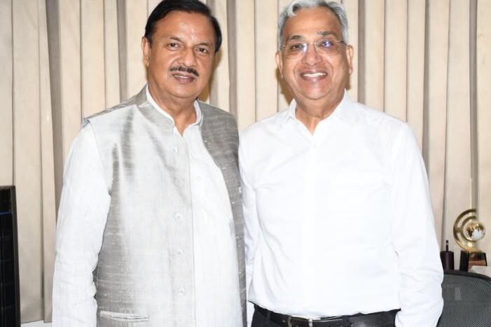 वित्तीय विशेषज्ञ वेद कुमार जैन से शिष्टाचार भेंट के दौरान आर्थिक और नीतिगत विषयों