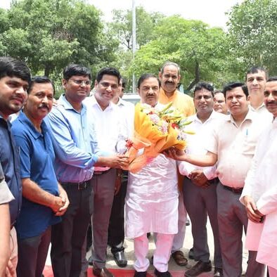 नोएडा सेक्टर-32 में ‘एक पेड़ माँ के नाम’ अभियान के तहत वृक्षारोपण और जनसंवाद का दृश्य नोएडा सेक्टर-32 में ‘एक पेड़ माँ के नाम’ अभियान के तहत वृक्षारोपण और जनसंवाद का दृश्य