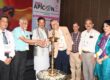 नोएडा के रैडिसन ब्लू में आयोजित APICON 2026 उद्घाटन समारोह में चिकित्सा विशेषज्ञों के साथ संवाद का दृश्य