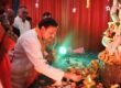 नोएडा सेक्टर-14ए शनि मंदिर में कांवड़ सेवा शिविर के दौरान शिवभक्तों का अभिनंदन करते हुए