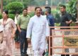 संसद भवन की ओर बढ़ते कदमों के साथ जनकल्याण और विकसित भारत के संकल्प को दर्शाता प्रेरक दृश्य