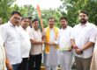 ग्रेटर नोएडा में हर घर तिरंगा अभियान के दौरान तिरंगा लहराते हुए राष्ट्रभक्ति का संदेश देते हुए