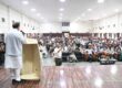 नोएडा सेक्टर-119 मिलेनियम स्कूल में बच्चों के माटी-4 कैंप के दौरान गतिविधियों में भाग लेते बच्चे और संवाद करते हुए दृश्य
