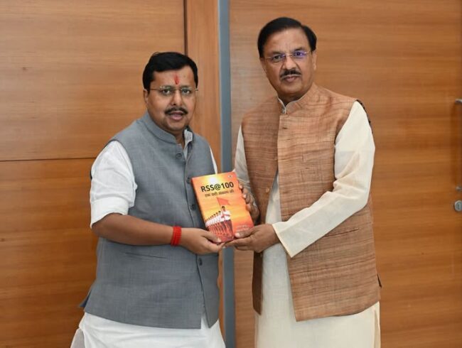 भाजपा के राष्ट्रीय अध्यक्ष नितिन नबीन से शिष्टाचार भेंट करते हुए दृश्य भाजपा के राष्ट्रीय अध्यक्ष नितिन नबीन से शिष्टाचार भेंट करते हुए दृश्य