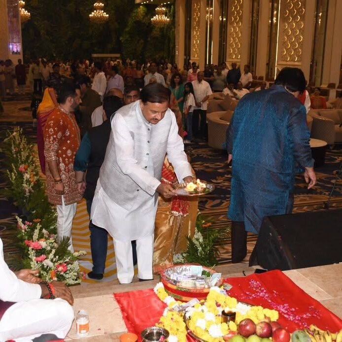 नोएडा सेक्टर-74 और सेक्टर-46 में सुंदरकांड पाठ के दौरान श्रद्धालुओं के साथ सहभागिता करते हुए दृश्य नोएडा सेक्टर-74 और सेक्टर-46 में सुंदरकांड पाठ के दौरान श्रद्धालुओं के साथ सहभागिता करते हुए दृश्य