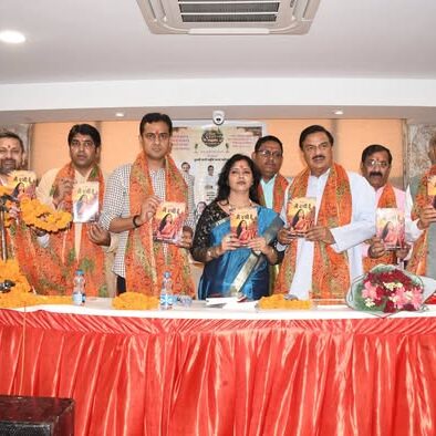 नोएडा में तुलसी वाणी राष्ट्रीय काव्य महोत्सव एवं ‘मैं स्त्री हूँ’ पुस्तक विमोचन कार्यक्रम में सहभागिता करते हुए दृश्य