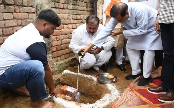 ग्रेटर नोएडा के ग्राम खैरपुर गुर्जर में गुरु रविदास जी की मूर्ति स्थापना एवं भवन भूमि पूजन समारोह में सहभागिता का दृश्य