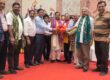 अखिल भारतीय अग्रवाल वैश्य मित्र मंडल के नवनियुक्त अध्यक्ष राधा किशन गर्ग एवं पदाधिकारियों को बधाई देते हुए दृश्य
