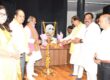 नोएडा सेक्टर-6 के इंदिरा गांधी कला केंद्र में ‘एक भारत श्रेष्ठ भारत’ विचार गोष्ठी एवं ‘पटेल प्रेरणा’ स्मारिका विमोचन समारोह का दृश्य