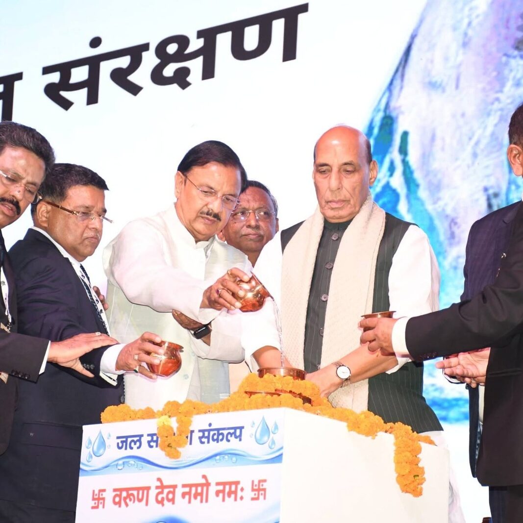 ग्रेटर नोएडा वेस्ट में आईआईए की 35वीं वार्षिक बैठक एवं एमएसएमई अवॉर्ड्स कार्यक्रम में राजनाथ सिंह जी के साथ सहभागिता का दृश्य ग्रेटर नोएडा वेस्ट में आईआईए की 35वीं वार्षिक बैठक एवं एमएसएमई अवॉर्ड्स कार्यक्रम में राजनाथ सिंह जी के साथ सहभागिता का दृश्य