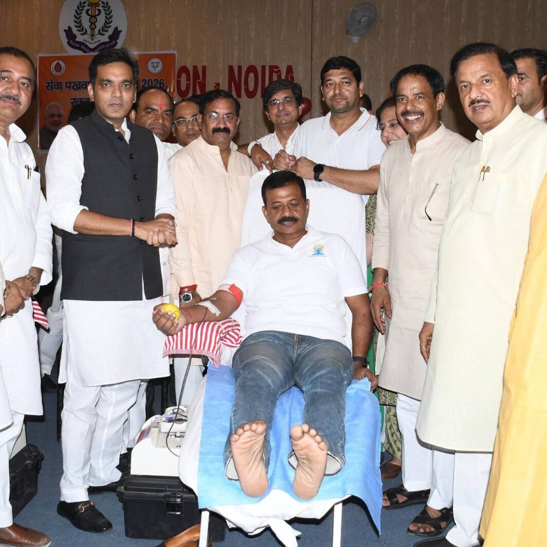 आईएमए सेक्टर-31 नोएडा में सेवा संकल्प अभियान के अंतर्गत आयोजित रक्तदान शिविर में सहभागिता का दृश्य आईएमए सेक्टर-31 नोएडा में सेवा संकल्प अभियान के अंतर्गत आयोजित रक्तदान शिविर में सहभागिता का दृश्य