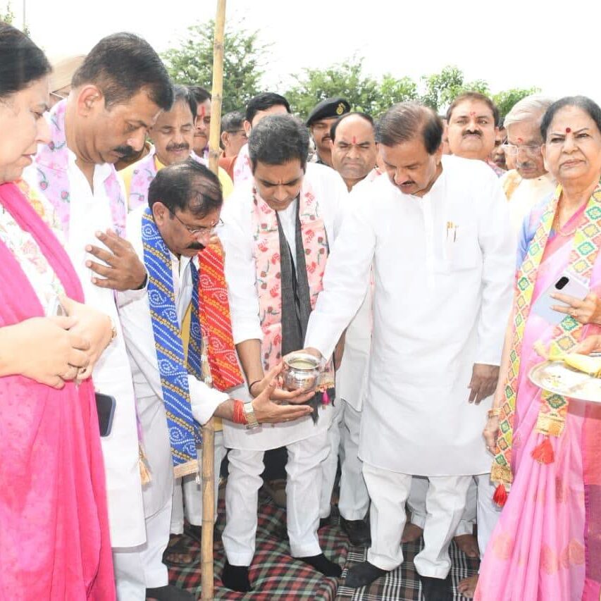 नोएडा स्टेडियम में सनातन धर्म रामलीला के भूमि पूजन कार्यक्रम में पंकज सिंह जी के साथ सहभागिता का दृश्य नोएडा स्टेडियम में सनातन धर्म रामलीला के भूमि पूजन कार्यक्रम में पंकज सिंह जी के साथ सहभागिता का दृश्य