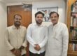 नोएडा सेक्टर-27 स्थित कैंप कार्यालय में भाजपा सोशल मीडिया विभाग के नवनियुक्त पदाधिकारियों के साथ भेंट का दृश्य