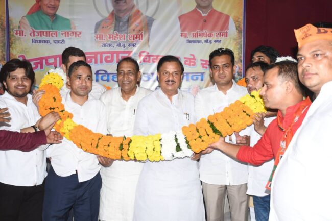 दादरी विधानसभा के कुलेसरा स्थित संजय विहार में सांस्कृतिक रागिनी कार्यक्रम एवं स्वागत समारोह में सहभागिता का दृश्य