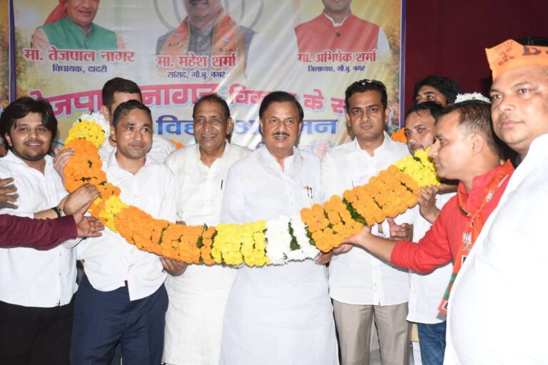 दादरी विधानसभा के कुलेसरा स्थित संजय विहार में सांस्कृतिक रागिनी कार्यक्रम एवं स्वागत समारोह में सहभागिता का दृश्य