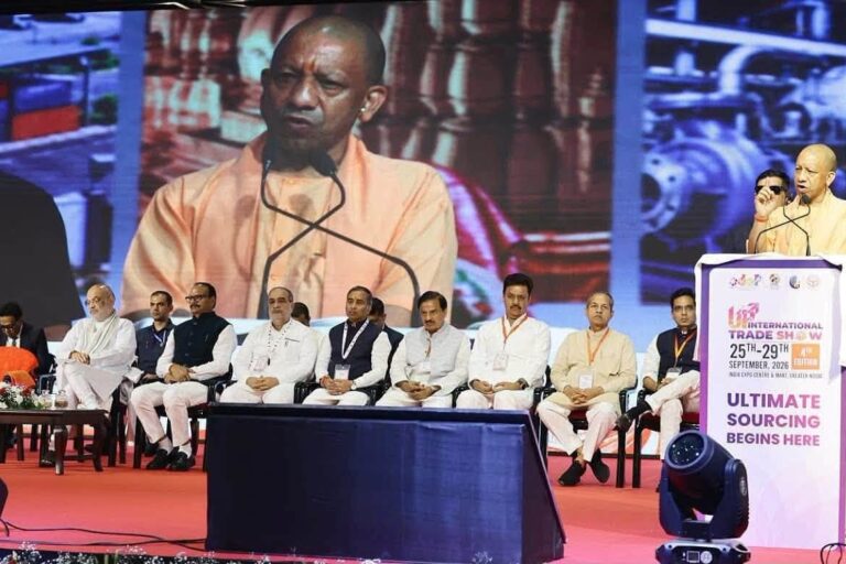 ग्रेटर नोएडा के इंडिया एक्सपो मार्ट में यूपी इंटरनेशनल ट्रेड शो 4.0 के शुभारंभ कार्यक्रम में अमित शाह एवं योगी आदित्यनाथ जी के साथ सहभागिता का दृश्य