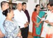 नोएडा सेक्टर-27 कैंप कार्यालय पर क्षेत्रवासियों से आत्मीय भेंट एवं उनकी समस्याओं को सुनते हुए जनसुनवाई का दृश्य