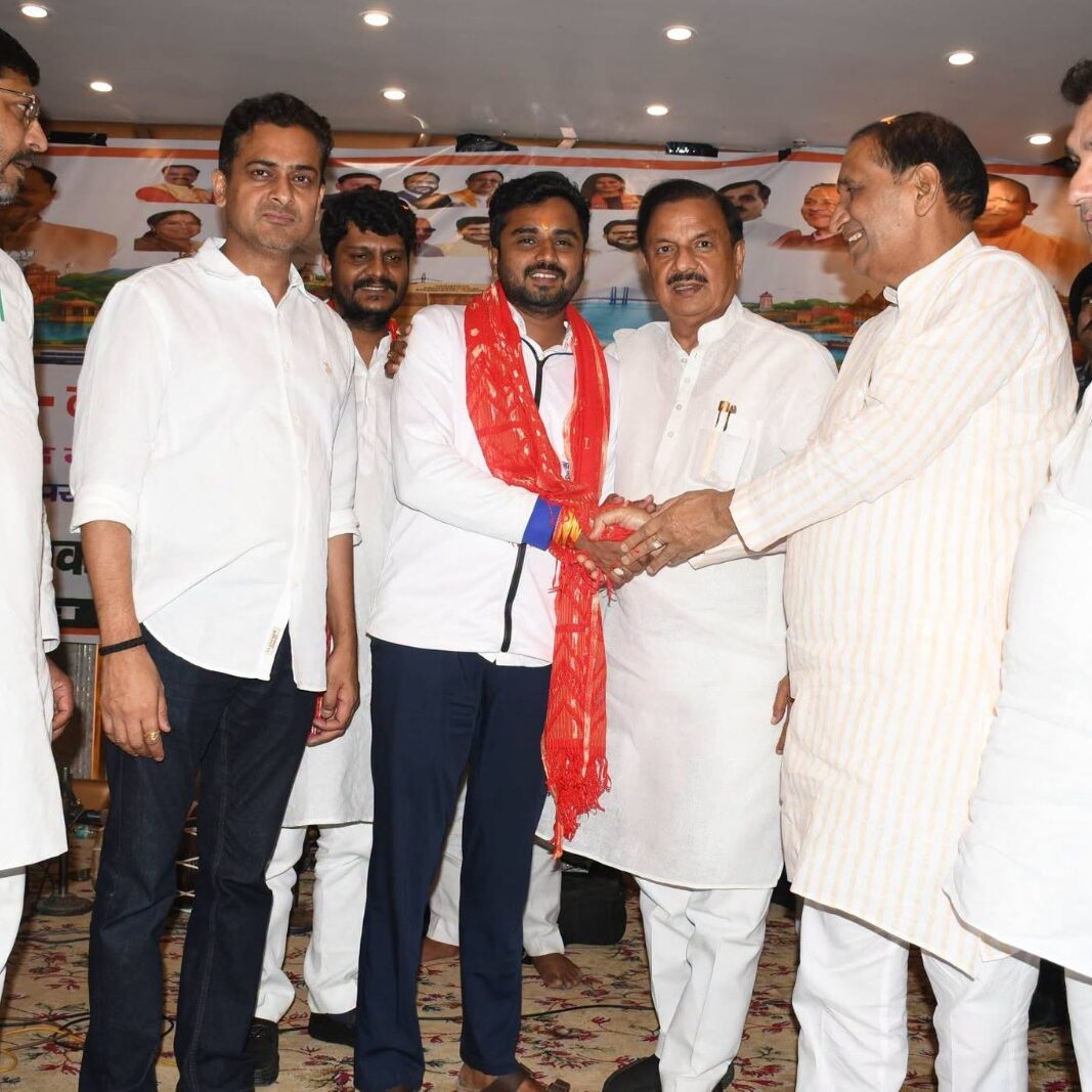 दादरी के धूम मानिकपुर में सेवा संकल्प अभियान के अंतर्गत वडनगर–वाराणसी सेवा यात्रा के स्वागत समारोह एवं सांस्कृतिक कार्यक्रम का दृश्य दादरी के धूम मानिकपुर में सेवा संकल्प अभियान के अंतर्गत वडनगर–वाराणसी सेवा यात्रा के स्वागत समारोह एवं सांस्कृतिक कार्यक्रम का दृश्य
