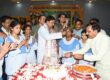 नोएडा सेक्टर-34 स्थित अपना घर आश्रम में जन्मदिवस के अवसर पर आश्रित माताओं-बहनों के साथ आत्मीय संवाद और सेवाभाव का दृश्य