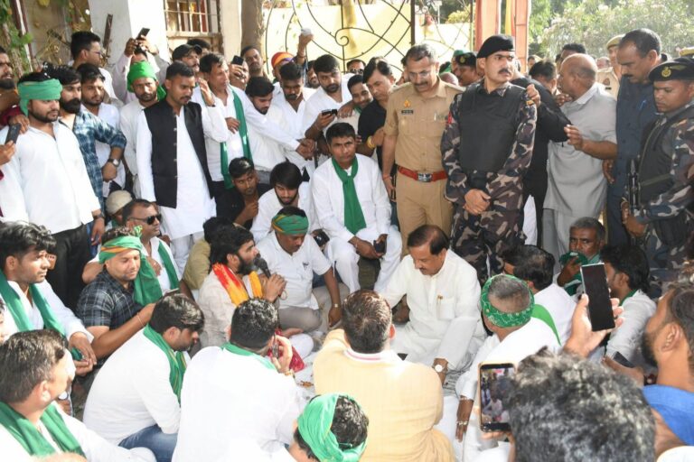 जेवर विधानसभा के दनकौर में भारतीय किसान यूनियन भानु के पदाधिकारियों एवं किसान भाइयों के साथ बैठक और संवाद का दृश्य
