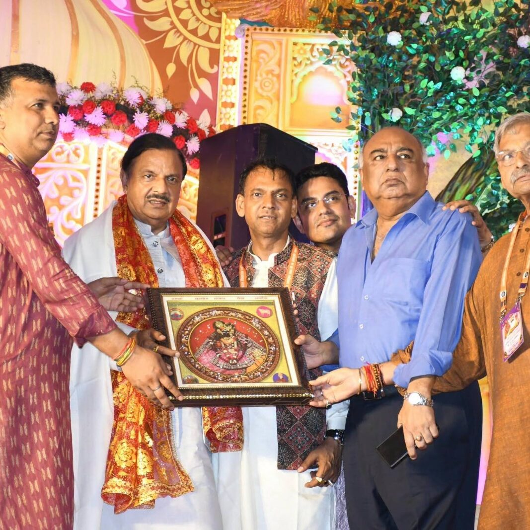नोएडा सेक्टर-33 में भारत विकास परिषद द्वारा आयोजित श्रीमद्भागवत पुराण कथा में साध्वी ऋतंभरा जी, पूज्य कुमार स्वामी जी महाराज एवं संत-महात्माओं के सान्निध्य में सहभागिता नोएडा सेक्टर-33 में भारत विकास परिषद द्वारा आयोजित श्रीमद्भागवत पुराण कथा में साध्वी ऋतंभरा जी, पूज्य कुमार स्वामी जी महाराज एवं संत-महात्माओं के सान्निध्य में सहभागिता