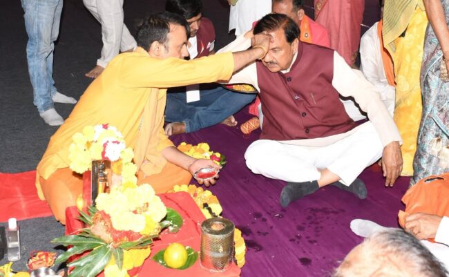 नोएडा सेक्टर-62 में श्री राम मित्र मंडल द्वारा आयोजित रामलीला मंचन के शुभारंभ पर विधायक श्री पंकज सिंह जी के साथ गणेश पूजन नोएडा सेक्टर-62 में श्री राम मित्र मंडल द्वारा आयोजित रामलीला मंचन के शुभारंभ पर विधायक श्री पंकज सिंह जी के साथ गणेश पूजन
